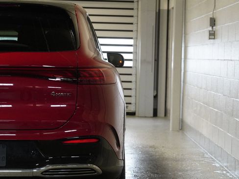 Used 2026 Mercedes-Benz EQS 550 4MATIC SUV image 11