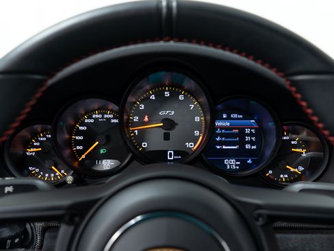 Used 2018 Porsche 911 GT3 RWD image 24