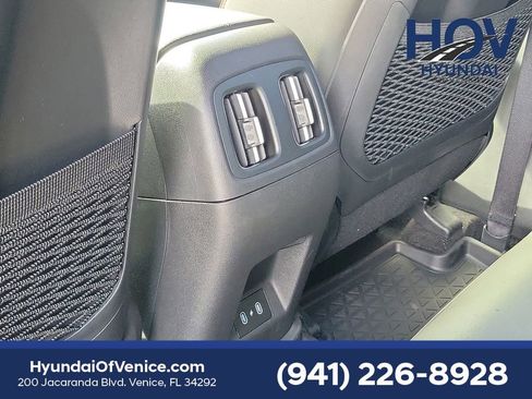 Certified 2025 Hyundai Santa Cruz Limited AWD/4WD image 17