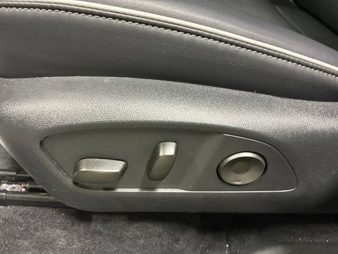 Used 2026 Buick Enclave Sport Touring AWD/4WD image 11