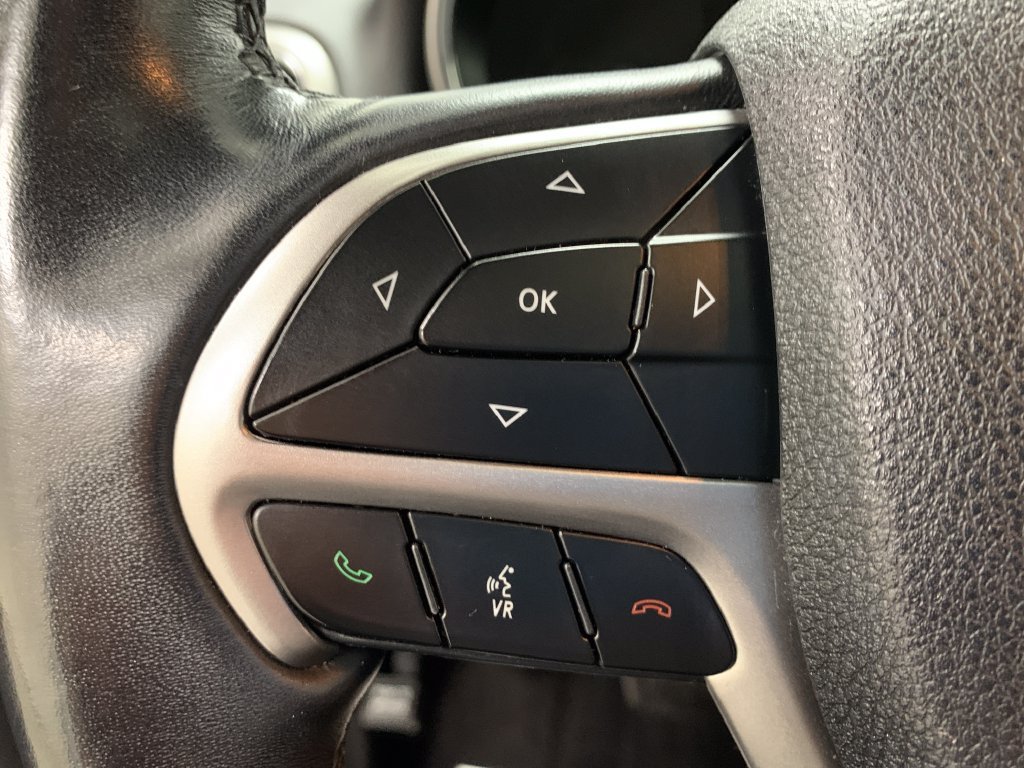Used 2018 Jeep Grand Cherokee Altitude AWD/4WD image 23