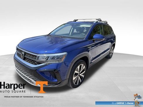 Used 2023 Volkswagen Taos SE w/ Panoramic Sunroof Package FWD image 1