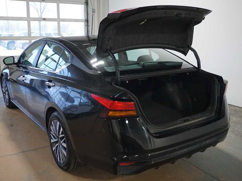 Used 2023 Nissan Altima 2.5 SV image 4