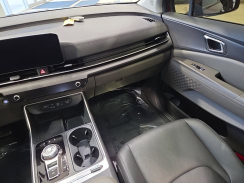 Used 2025 Kia Carnival SX image 19