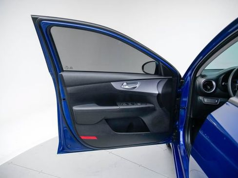 Used 2023 Kia Forte LXS FWD image 9