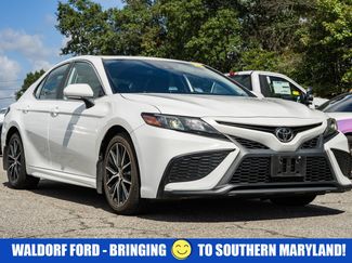 Used 2022 Toyota Camry SE image 1
