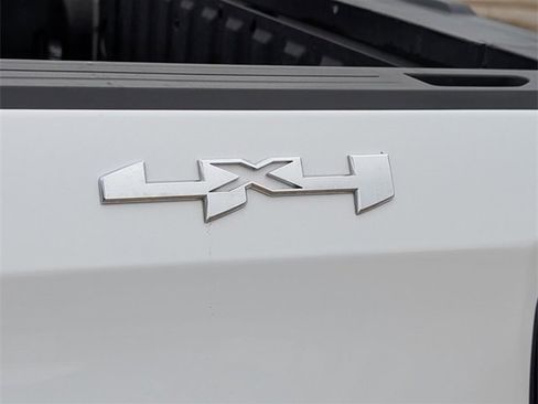 Used 2025 GMC Sierra 1500 SLT image 8