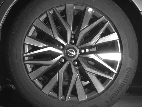 Used 2025 Nissan Altima 2.5 SV image 14