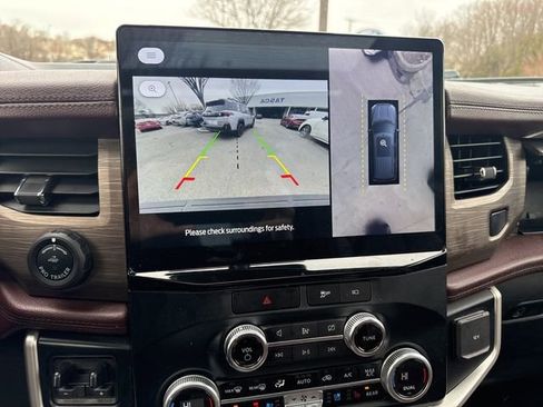 Used 2023 Ford Expedition Limited image 17