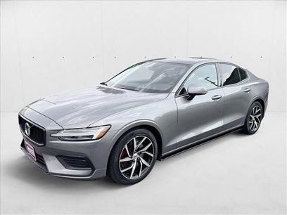 Used 2019 Volvo S60 T6 Momentum w/ Premium Package