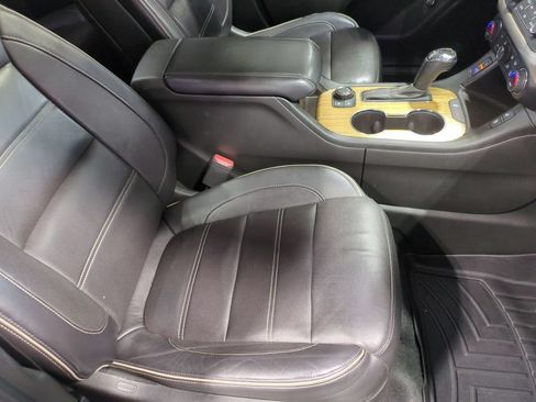 Used 2017 GMC Acadia Denali w/ Technology Package AWD/4WD image 29