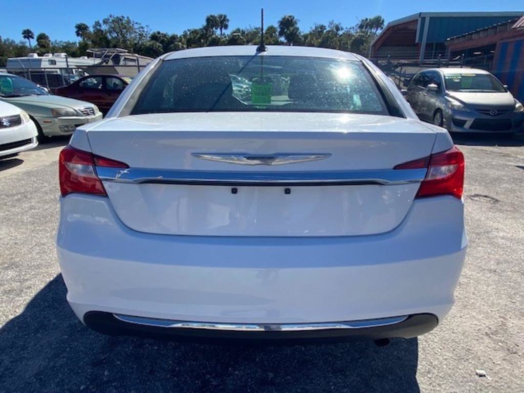 Used 2013 Chrysler 200 Touring FWD image 5