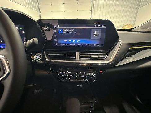 Used 2025 Chevrolet Trax ACTIV w/ Sunroof Package FWD image 33