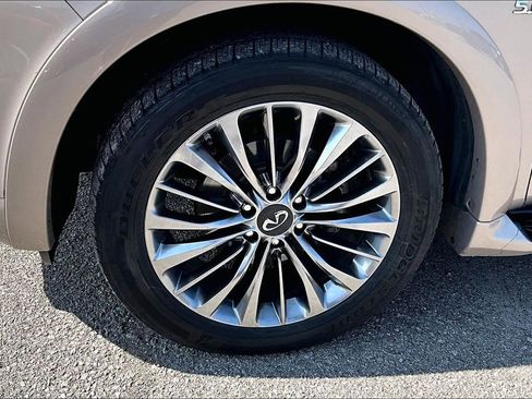 Used 2018 INFINITI QX80 4WD w/ Deluxe Technology Package image 11
