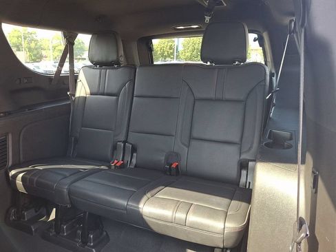 Used 2021 Chevrolet Suburban RST w/ Luxury Package AWD/4WD image 15