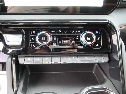 New 2026 GMC Sierra 2500 AT4 w/ AT4 Premium Plus Package AWD/4WD image 32