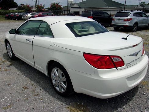 Used 2010 Chrysler Sebring Limited FWD image 7