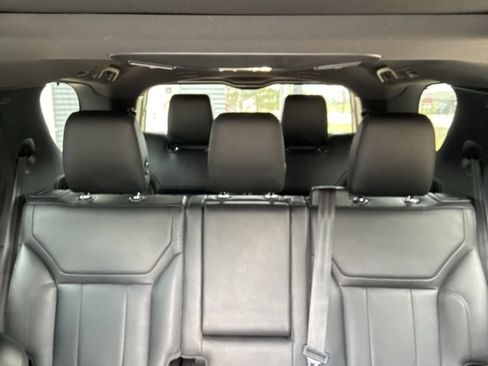 Used 2020 Land Rover Discovery Landmark AWD/4WD image 13