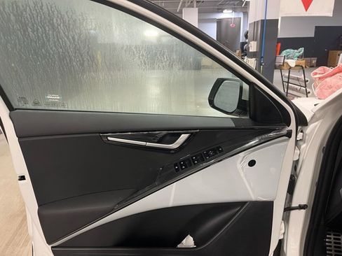 New 2025 Kia Niro EX Touring image 8