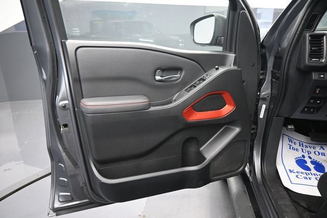 Used 2022 Nissan Frontier PRO-4X AWD/4WD image 9