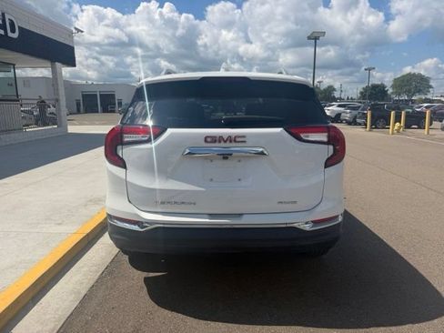 Used 2024 GMC Terrain SLT AWD/4WD image 8