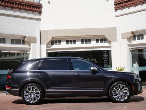 Used 2025 Bentley Bentayga Extended Wheelbase image 5