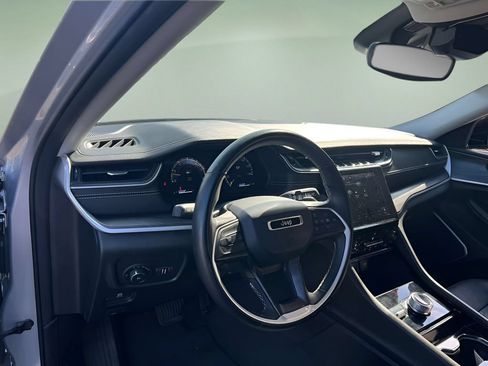 Used 2022 Jeep Grand Cherokee Limited AWD/4WD image 9