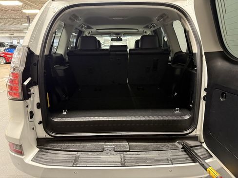 Used 2018 Lexus GX 460 image 24