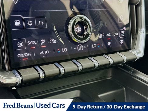 Used 2025 GMC Acadia Elevation w/ Elevation Premium Package AWD/4WD image 13
