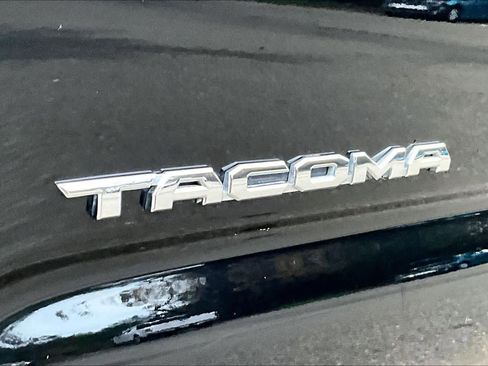 Certified 2022 Toyota Tacoma TRD Off-Road image 30