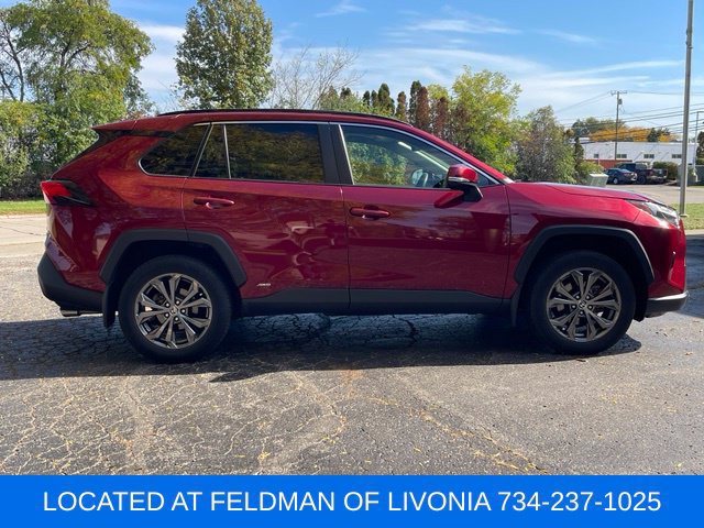 Used 2022 Toyota RAV4 XLE Premium AWD/4WD image 6