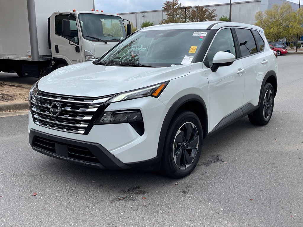 Used 2025 Nissan Rogue SV AWD/4WD image 3