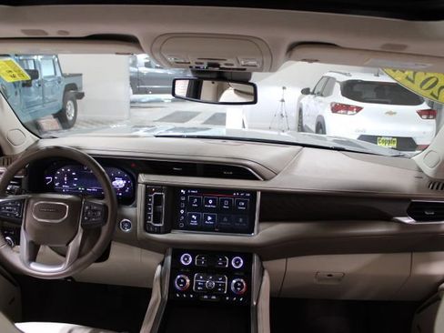 Used 2024 GMC Yukon XL Denali AWD/4WD image 2