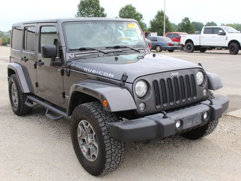 Used 2017 Jeep Wrangler Unlimited Rubicon w/ Connectivity Group AWD/4WD image 8