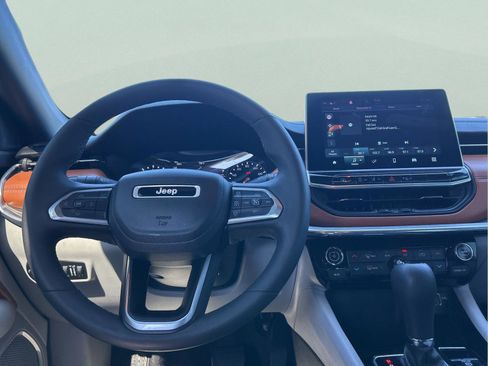 Used 2023 Jeep Compass Limited w/ Sun and Sound Group image 15