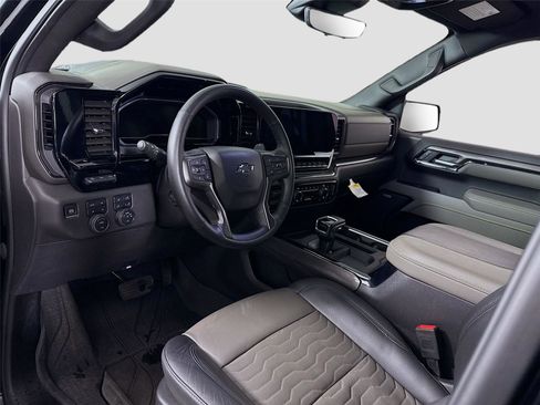 Used 2025 Chevrolet Silverado 1500 ZR2 w/ Technology Package image 3