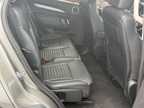 Used 2017 Land Rover Discovery First Edition AWD/4WD image 20