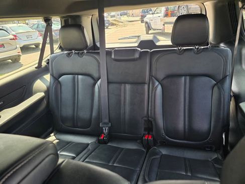 Certified 2024 Jeep Wagoneer L Series II w/ Flexible Seating Group AWD/4WD image 17