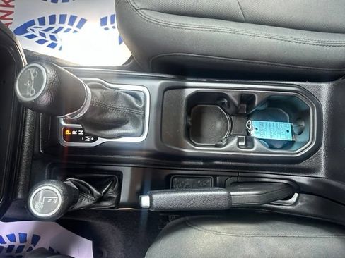 Used 2019 Jeep Wrangler Unlimited Sport S AWD/4WD image 31