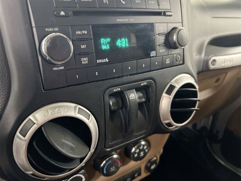 Used 2011 Jeep Wrangler Sahara image 13