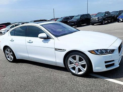 Used 2018 Jaguar XE Prestige RWD image 5