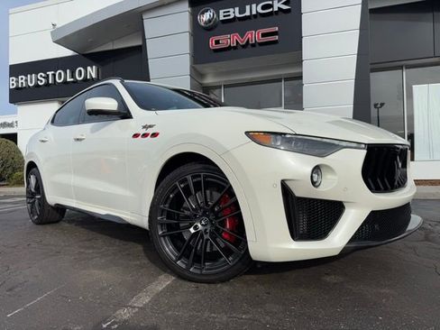 Used 2022 Maserati Levante Trofeo image 3