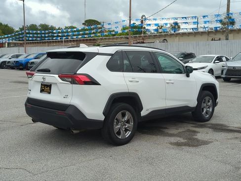 Used 2025 Toyota RAV4 LE AWD/4WD image 4