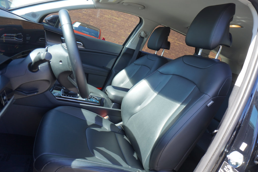 Used 2024 Kia Sportage EX FWD image 6