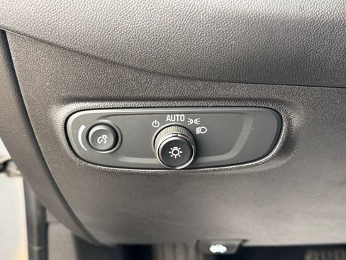 Used 2023 Chevrolet Equinox LT AWD/4WD image 30