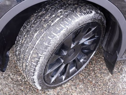 Used 2025 Tesla Model Y Long Range image 13