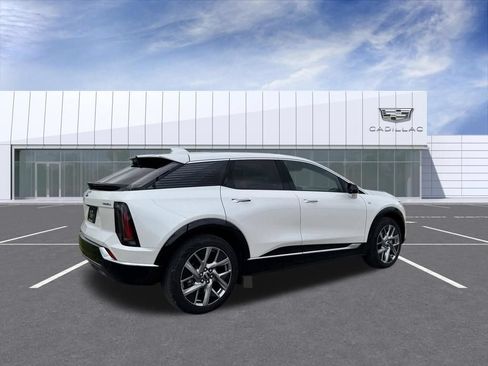 Certified 2025 Cadillac Optiq Luxury 2 w/ LPO, Floor Liner Package AWD/4WD image 3