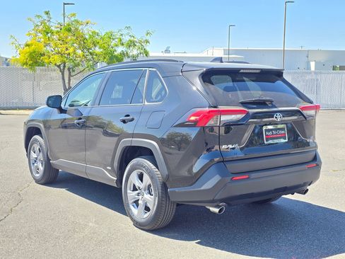 Used 2025 Toyota RAV4 LE AWD/4WD image 4