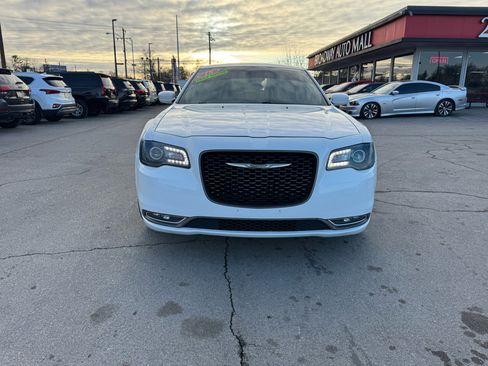 Used 2018 Chrysler 300 S w/ 300S Alloy Edition image 8