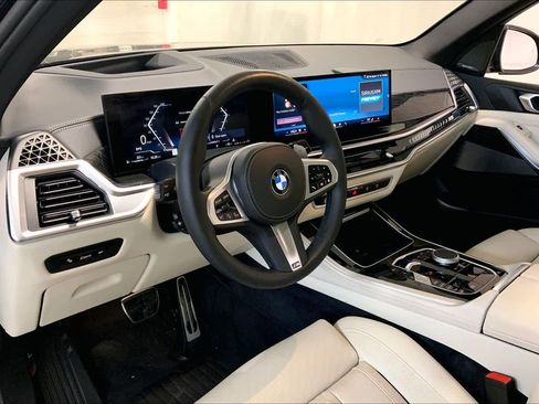 Certified 2025 BMW X5 xDrive40i w/ M Sport Package image 17